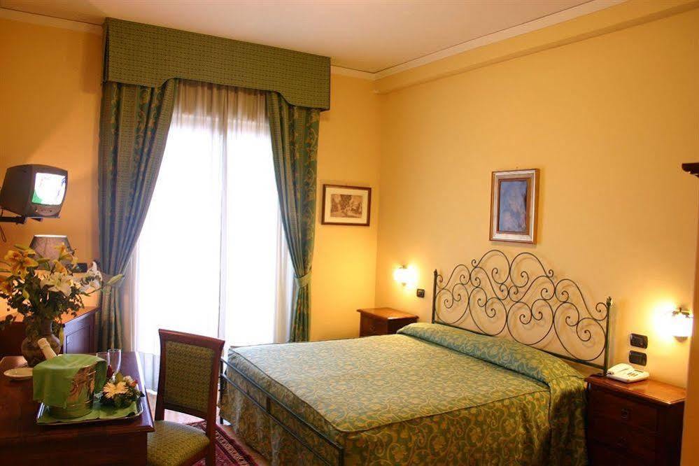 זפראנה אטניאה Hotel Primavera Dell'Etna מראה חיצוני תמונה